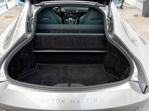 Used 2025 Aston Martin V8 Vantage Coupe image 28