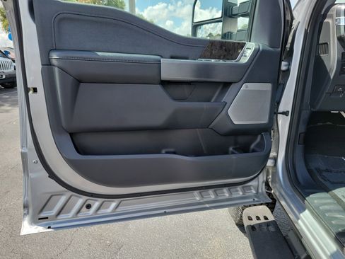 Certified 2023 Ford F250 Lariat w/ Tremor Off-Road Package AWD/4WD image 17