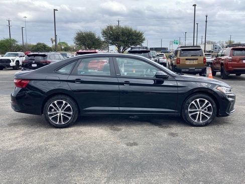 Used 2025 Volkswagen Jetta Sport image 4