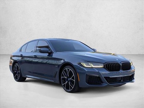 Used 2023 BMW 530e xDrive w/ Premium Package AWD/4WD image 3