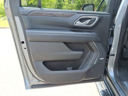 Used 2021 Chevrolet Suburban LT w/ LT Signature Package RWD image 18