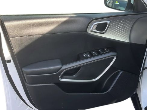 Used 2023 Kia Soul LX w/ LX Technology Package image 10