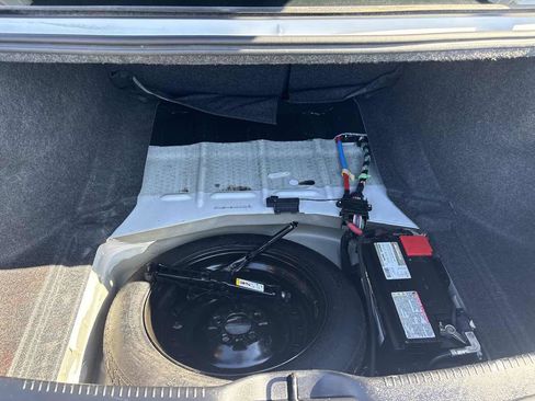 Used 2019 Chrysler 300 Touring image 10