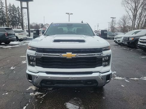 Used 2024 Chevrolet Silverado 2500 LT image 2