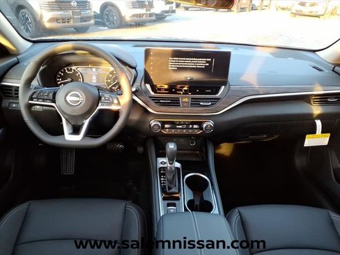 New 2025 Nissan Altima 2.5 SL FWD image 11