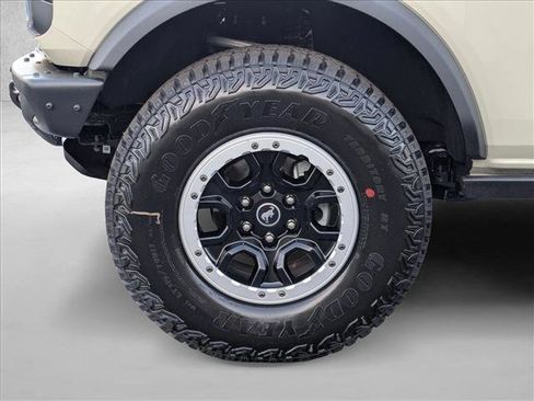 New 2025 Ford Bronco Badlands w/ Sasquatch Package AWD/4WD image 9