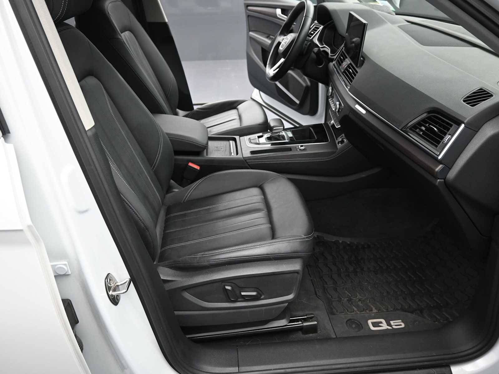 Used 2021 Audi Q5 e Premium Plus AWD/4WD image 15