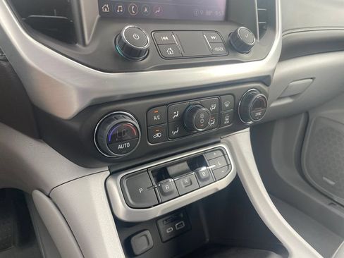 Used 2023 GMC Acadia SLT w/ Technology Package FWD image 17