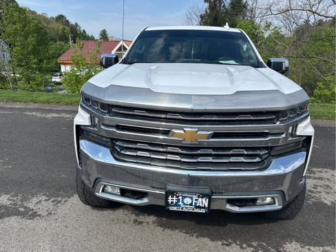 Used 2020 Chevrolet Silverado 1500 LTZ w/ LTZ Convenience Package AWD/4WD image 2