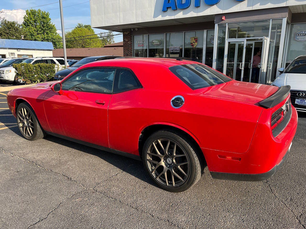 Used 2015 Dodge Challenger SXT RWD image 12
