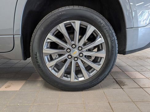 Used 2023 Chevrolet Traverse Premier image 35