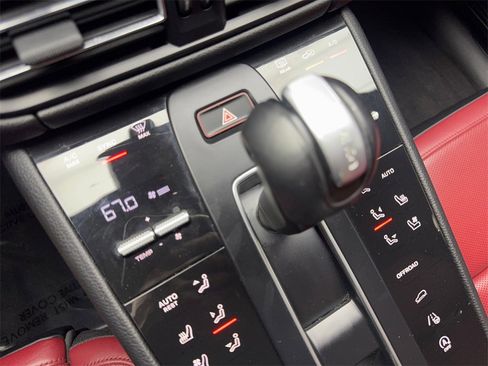 Used 2023 Porsche Macan Turbo image 67