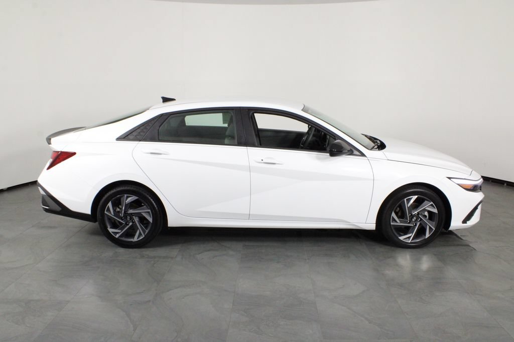 Certified 2025 Hyundai Elantra Sport FWD image 12