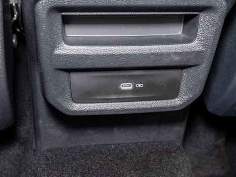 Used 2023 Volkswagen Taos SE w/ Panoramic Sunroof Package FWD image 26