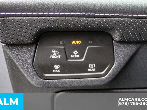 Used 2025 Volkswagen Atlas SE FWD image 32