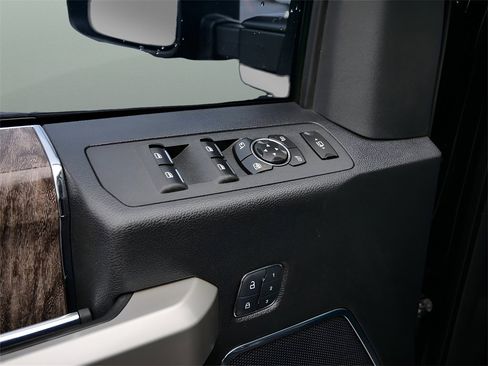 Used 2017 Ford F250 Lariat w/ Lariat Ultimate Package image 19