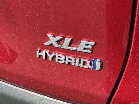Certified 2022 Toyota RAV4 XLE image 8