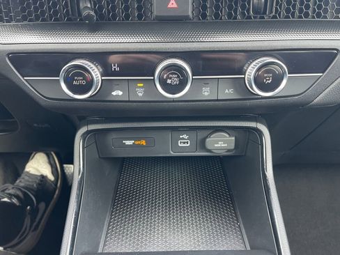 Used 2025 Honda CR-V LX image 11