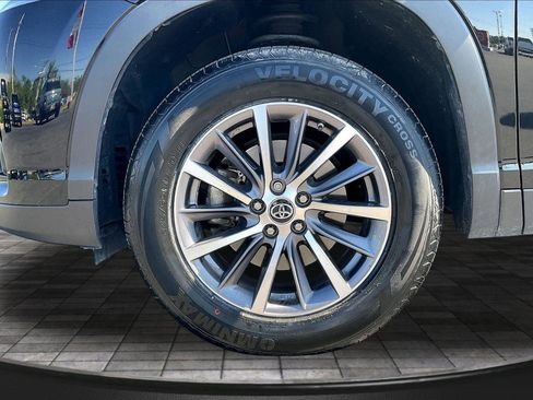 Used 2019 Toyota Highlander XLE image 10
