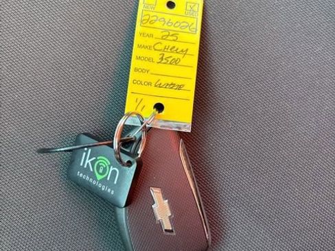 Used 2025 Chevrolet Silverado 3500 LT w/ Convenience Package image 33