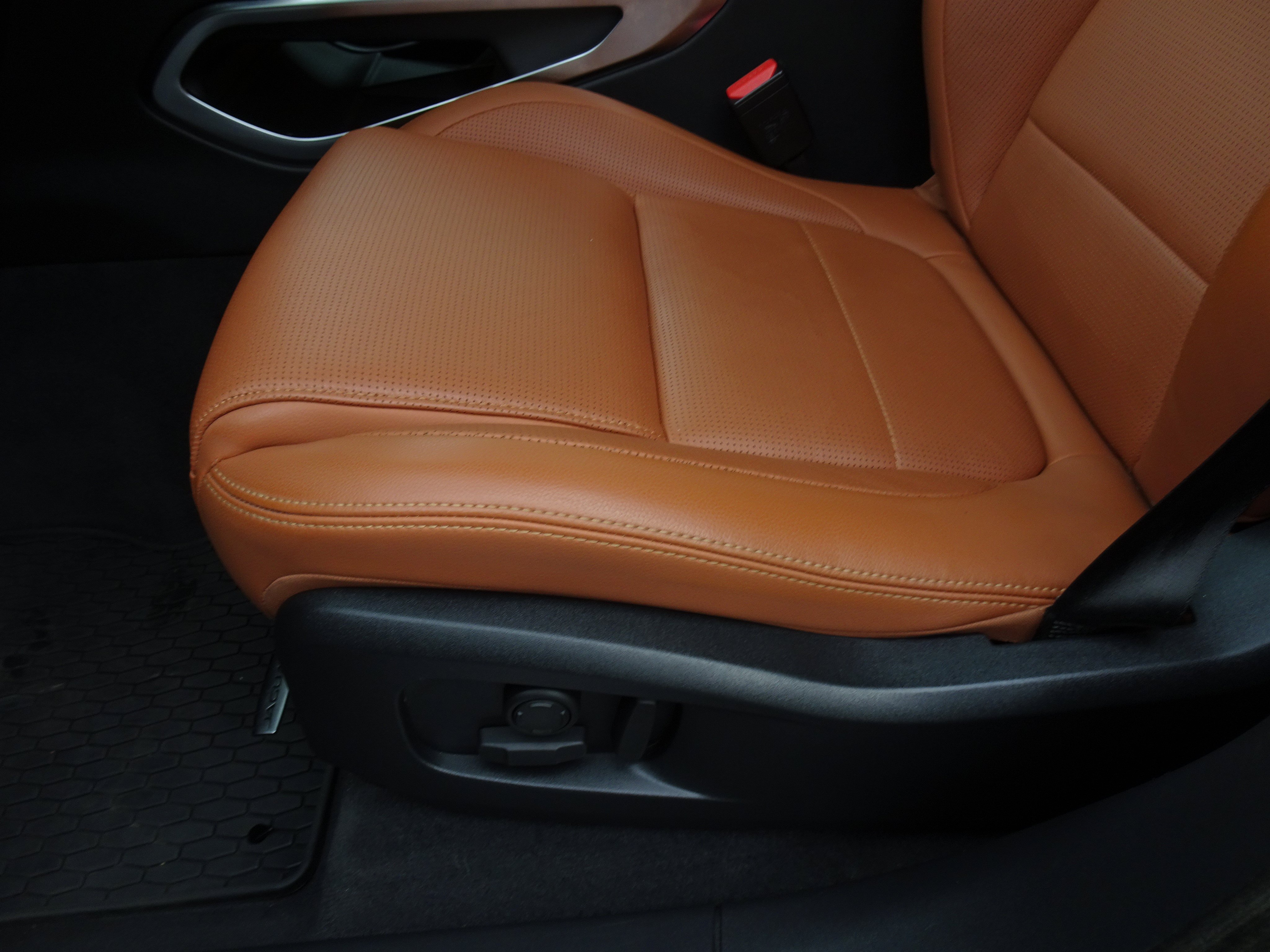 Certified 2023 Jaguar F-PACE R-Dynamic S AWD/4WD image 13