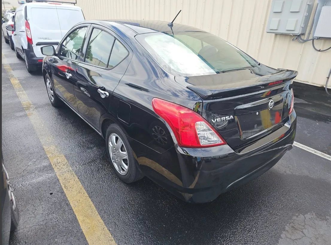 Used 2019 Nissan Versa SV FWD image 4