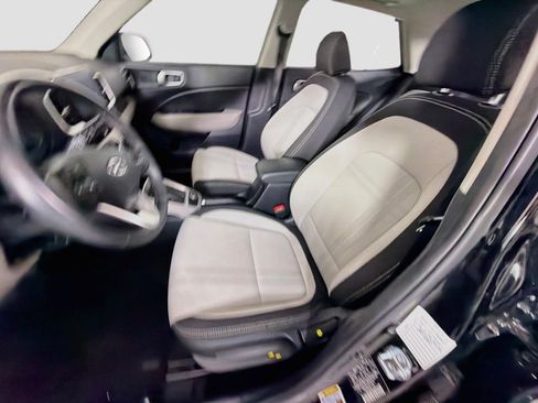 Used 2025 Hyundai Venue SEL FWD image 13