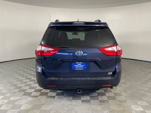 Used 2018 Toyota Sienna XLE Premium AWD/4WD image 16