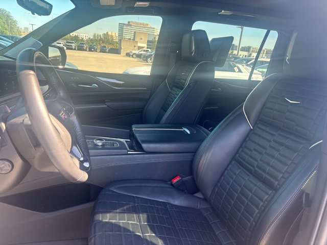 Used 2024 Cadillac Escalade ESV Sport Platinum w/ LPO, ONYX Package AWD/4WD image 3