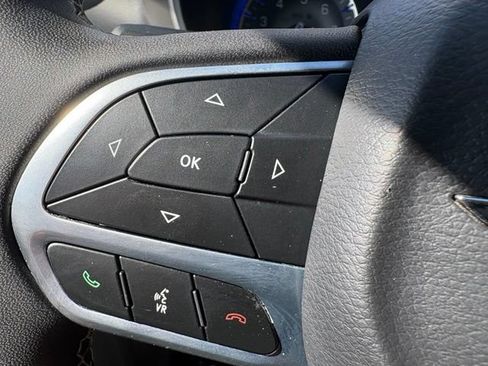 Used 2023 Chrysler Pacifica Touring-L FWD image 34