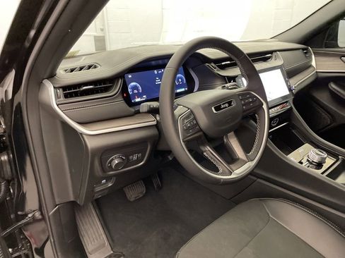 New 2026 Jeep Grand Cherokee Altitude image 14