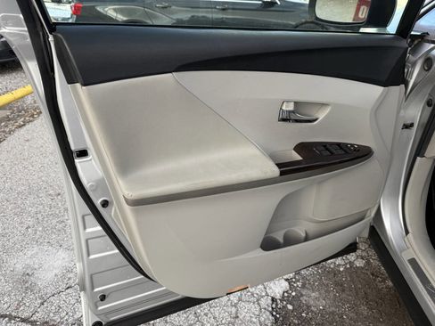 Used 2009 Toyota Venza AWD V6 4dr Crossover image 23