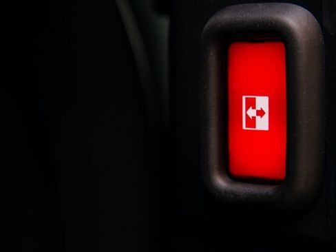 Used 2025 Mercedes-Benz Sprinter 2500 image 37