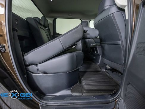 Used 2024 Toyota Tundra Limited AWD/4WD image 39