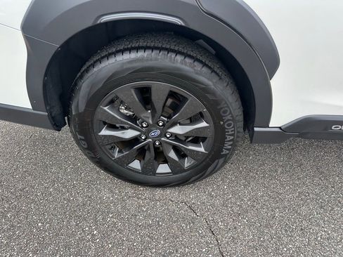 Used 2025 Subaru Outback Onyx Edition image 5