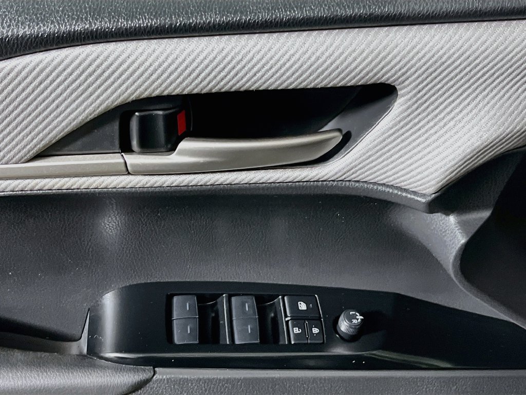 Used 2025 Toyota Camry SE FWD image 14