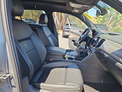 Used 2023 Volkswagen Atlas Cross Sport SE w/ Panoramic Sunroof Package FWD image 13