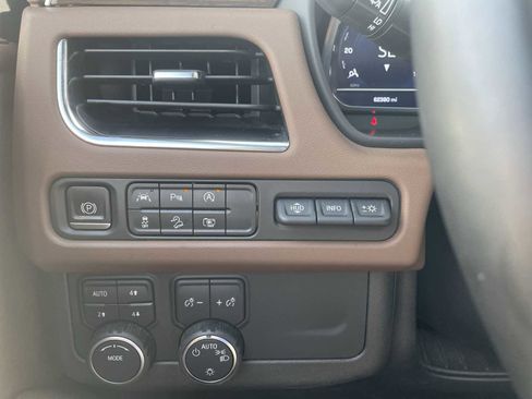 Certified 2023 Chevrolet Suburban High Country image 17