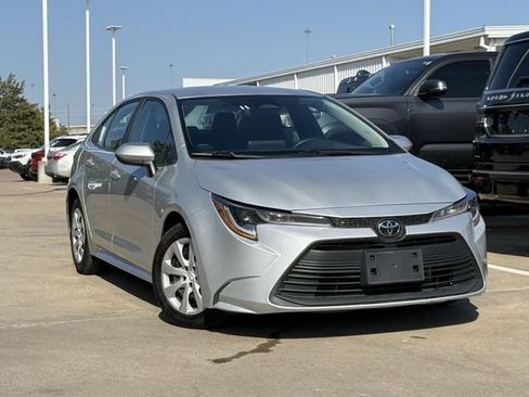 Used 2024 Toyota Corolla LE FWD image 2