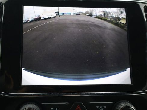 Used 2021 Jeep Grand Cherokee Laredo X image 10