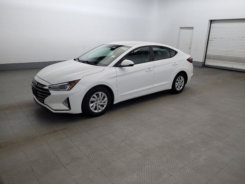 Used 2019 Hyundai Elantra SE FWD image 2