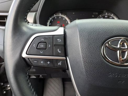 Used 2023 Toyota Highlander LE image 8
