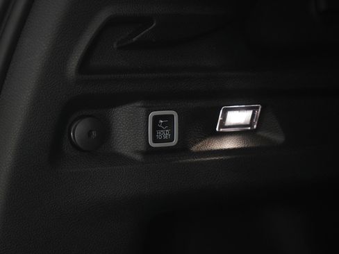 Used 2023 Jeep Grand Cherokee L Limited w/ Luxury Tech Group II image 11