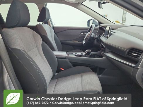 Used 2023 Nissan Rogue SV image 32