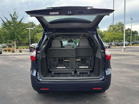 Used 2018 Toyota Sienna XLE Premium w/ Carpet Mat Package AWD/4WD image 16