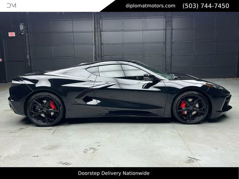Used 2020 Chevrolet Corvette Stingray Premium Cpe w/ 3LT Preferred Equipment Group image 8