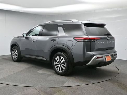 Used 2022 Nissan Pathfinder SL image 3