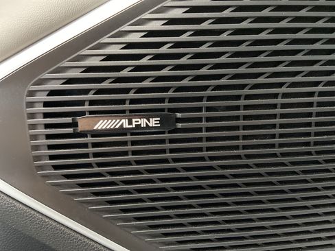 Used 2024 Jeep Wagoneer Series II w/ Flexible Seating Group image 13