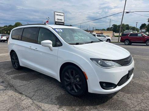 Used 2019 Chrysler Pacifica Touring Plus w/ Advanced Safetytec Group FWD image 1