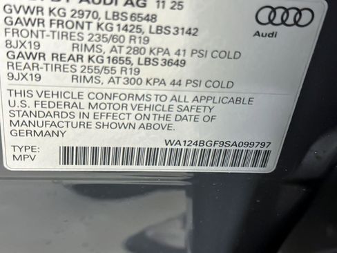 New 2025 Audi Q6 e-tron Premium Plus image 28